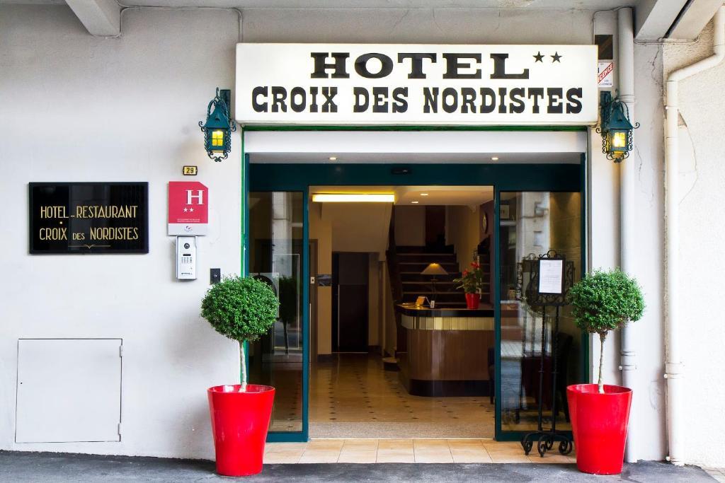 Hotel Croix Des Nordistes Лурд Экстерьер фото